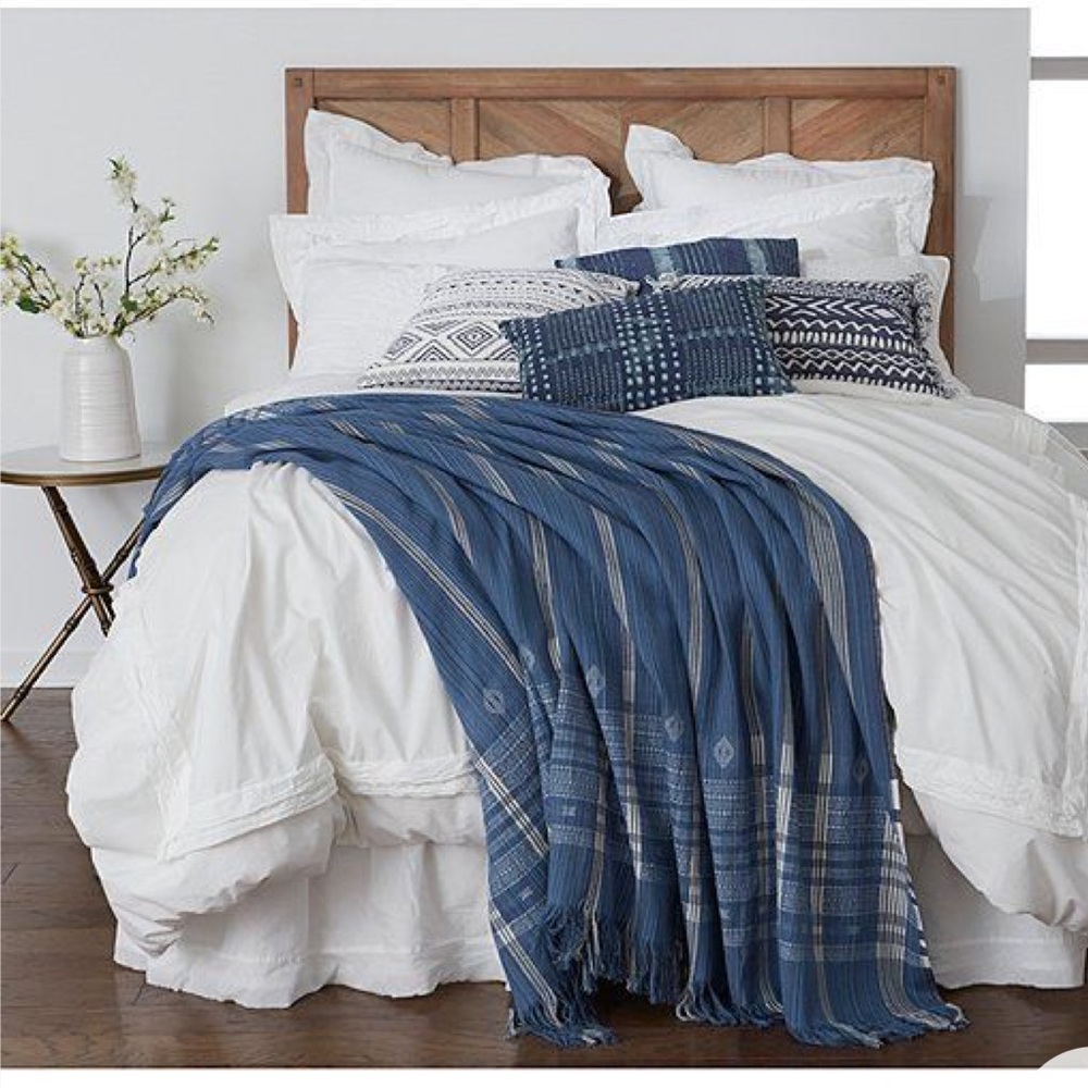 Southern Living
Simplicity Collection Sutton Indigo Linen& Cotton Coverlet